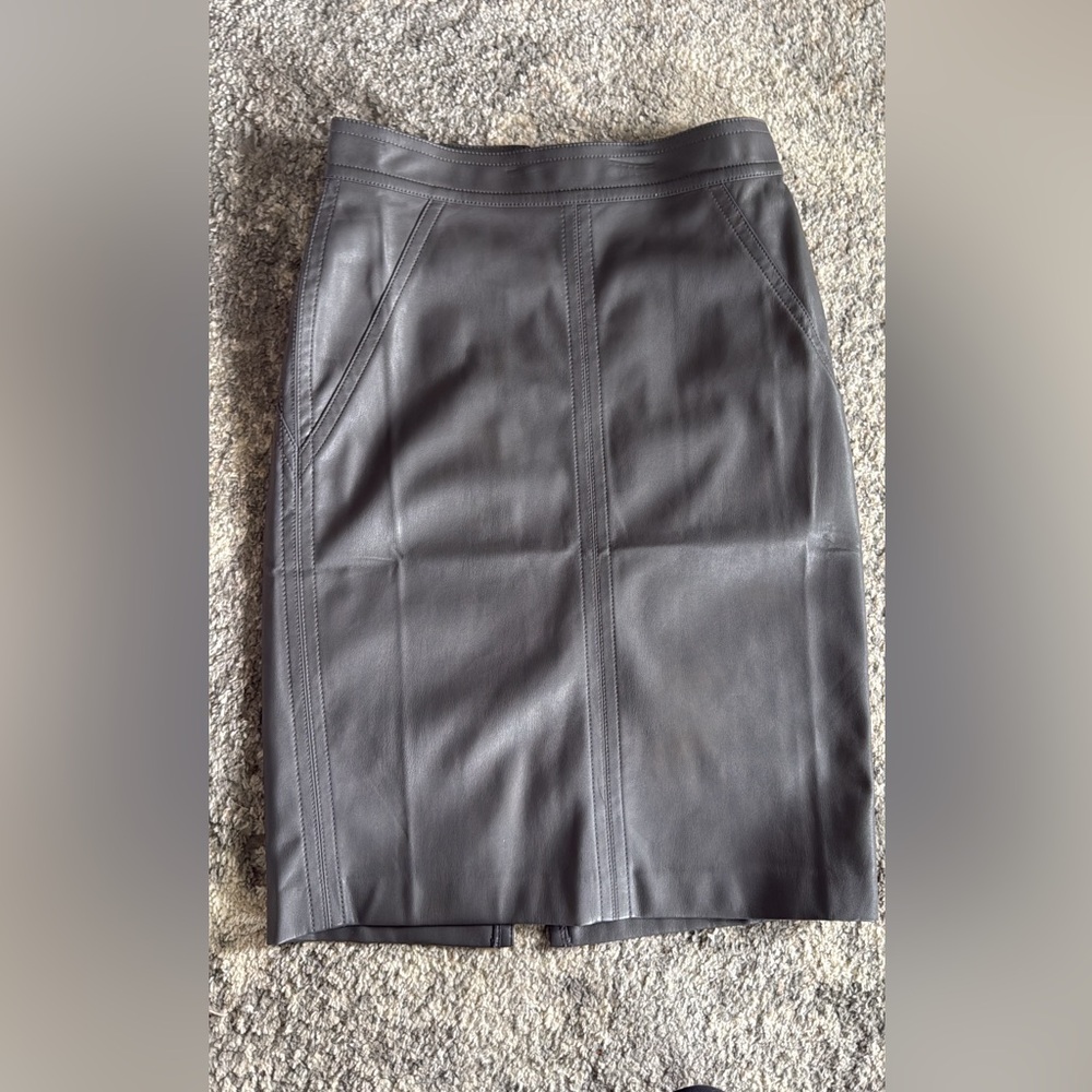 Elegant Grey Faux Leather Pencil Skirt